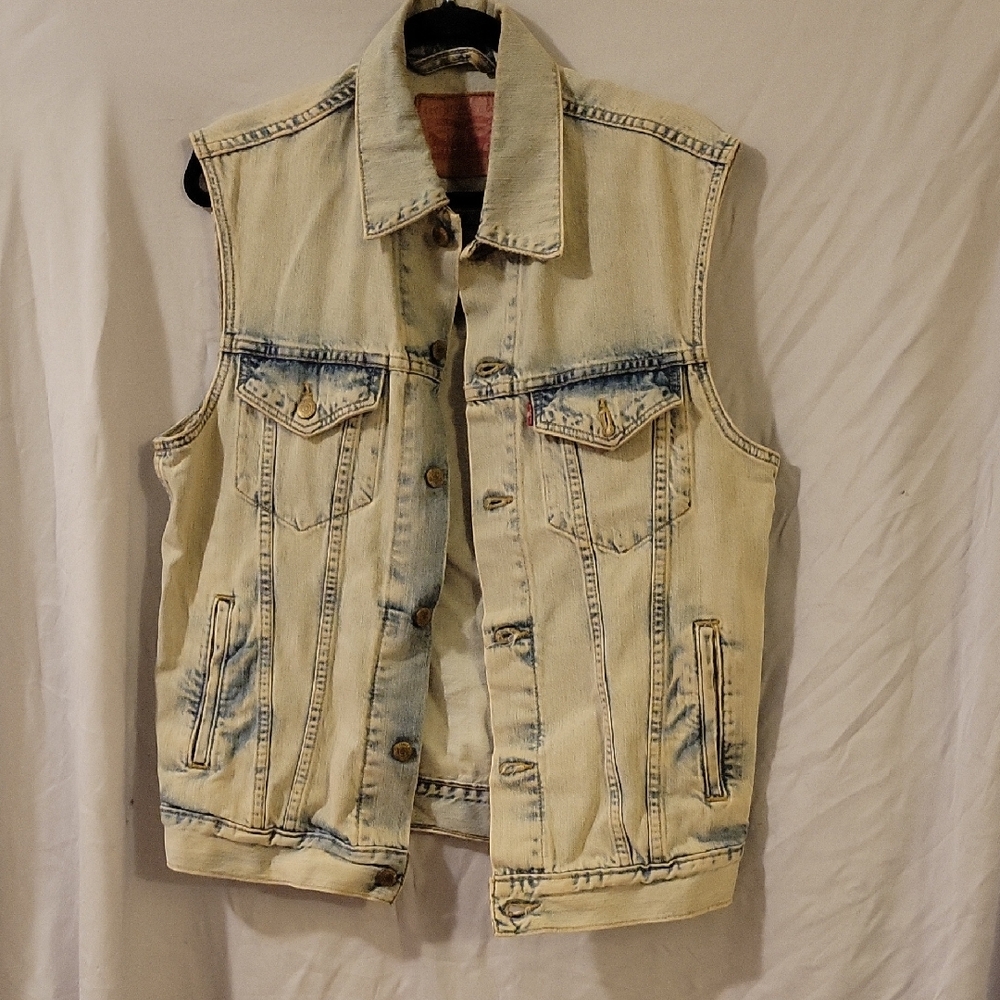 Levi's Light Blue Denim Jacket with Tan Leather Patch